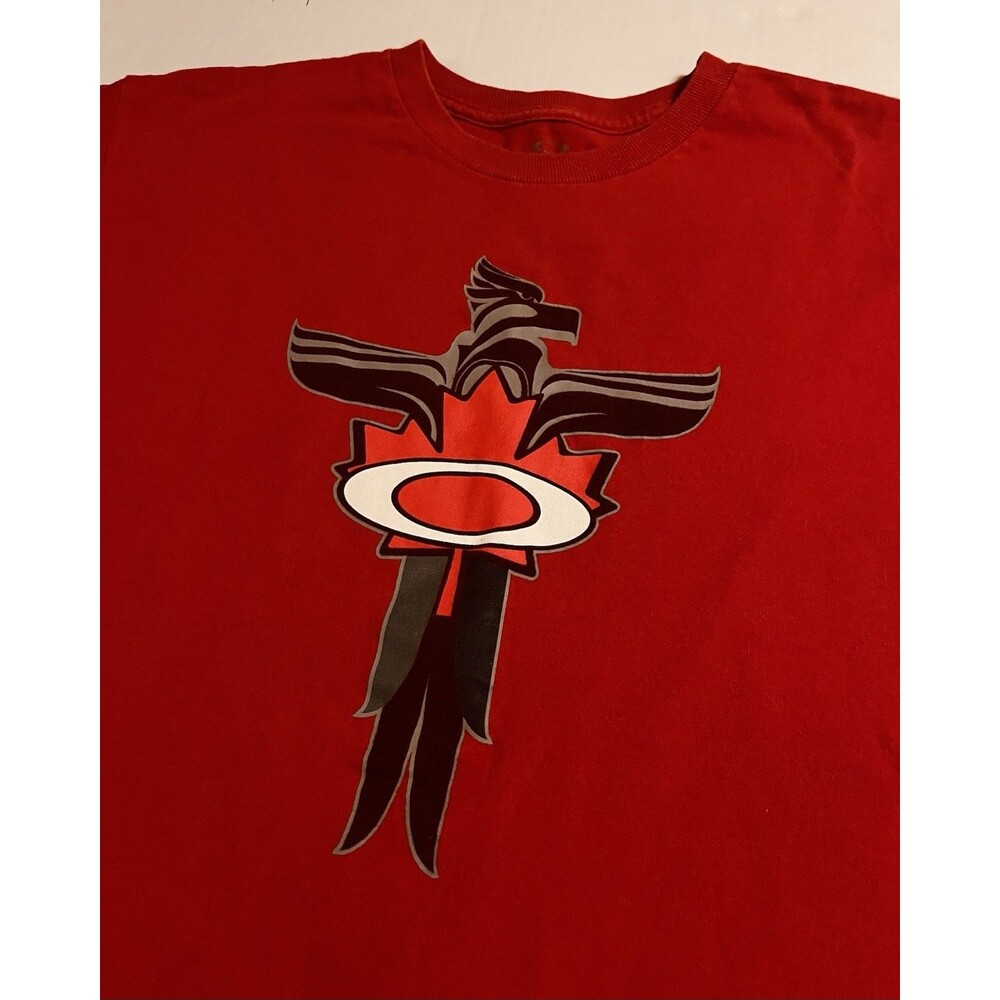 RARE Vintage 2010 Oakley Olympics Totem Canada T-Shirt MEDIUM Sunglasses READ